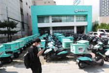 익일배송·무료입점 환영받던 쿠팡·배민…자사상품 늘리며 소상공인과 갈등