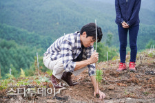 [포토]이천희, 나무 한그루 소중하게