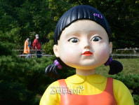 [포토] 영희 바라보는 시민들