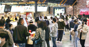 대기줄 길어 화장실도 못갔다…영화관에 팝콘 냄새 진동
