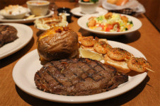 미국서 제일 잘 나가는 스테이크집 김현아에 들어왔다