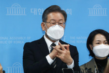 이재명, ‘찢찢찢 악플’에 웃음 터지며 “내 욕하는 것”