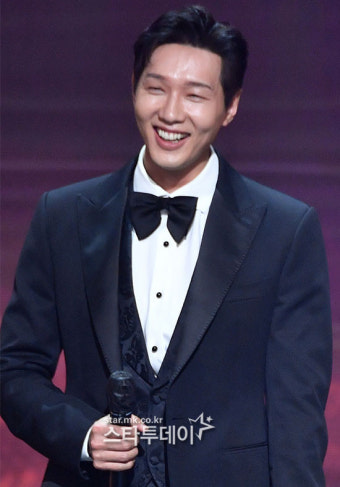 [포토]지현우, 2021 KBS 연기대상 대상영예