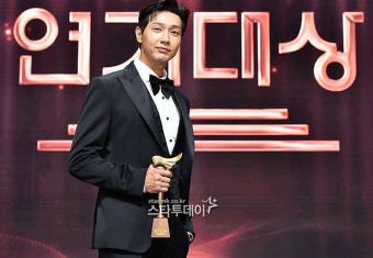 [포토]지현우, 2021 KBS연기대상의 주인공