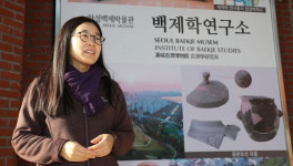 종일 쪼그려 앉아 땅 파지만…도자기 조각 하나에도 기쁘죠