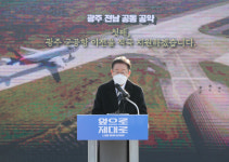 '광주' 찾은 이재명 "지지율, 이쪽저쪽 부는 바람같아…실제 득표율과 전혀 달라"