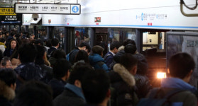 [속보] 서울 지하철 4호선, 장애인단체 1인 시위로 운행 지연