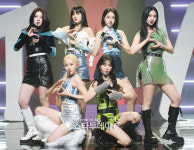 스테이씨 “신곡 런투유 MV서 발연기했다”