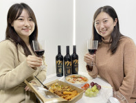 갈 곳 잃은 술꾼들, 요즘 퇴근 후 이곳으로 향한다는데…