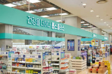 롭스는 로드숍 철수, 랄라블라는 축소…독주하는 CJ올리브영