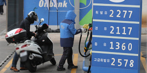 Expensive commodity imports likely hit hard on the Korean economy and corporate profit