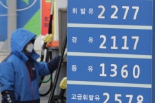 기름값 무서워 운전대 못잡겠네…넣을수록 할인폭 커지는 특화카드 인기↑