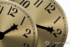 미국 시간 앞으로 영원히 한시간 당겨진다고?