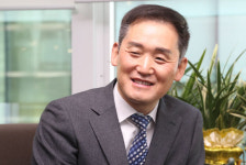 팬데믹에도 계속된 30년 연극 후원…무대 살리는 힘이죠