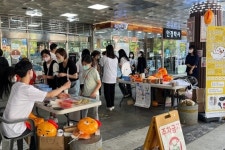카카오게임즈, 디지털 서포터즈와 전통시장 소상공인 지원