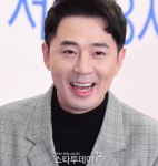 [단독] 붐, ‘붐붐파워’ DJ 마이크 놓는다…하차 의사 전달