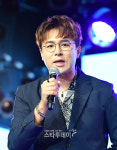 [포토] MC배, 크랙실버 쇼케이스 진행