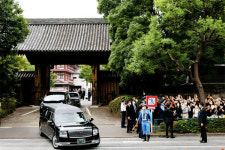 아베 가족장에 2500명 발길…美재무도 조문