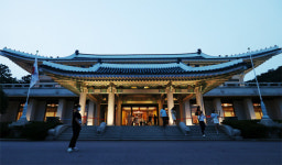 첼로 연주, 반딧불 조명쇼…청와대에 밤이 열렸다 [Culture]