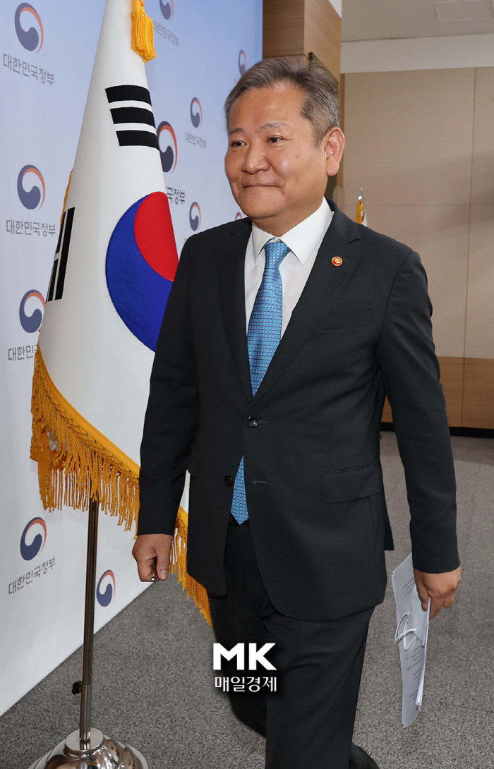 이상민 장관, 인천 지하주차장 전기차 화재 현장 점검하며 안전 대책 마련에 최선