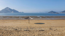 여름휴가철인데… 코로나19 재확산, 아무도 없는 섬으로 떠나볼까?