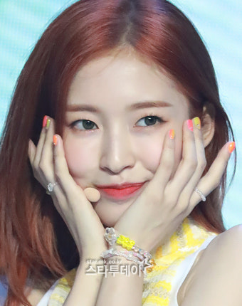 오마이걸 아린, 호우 피해에 2000만원 기부