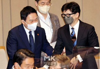 [포토] 예결위에서 인사하는 원희룡과 한동훈
