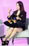 [포토]유정, 핵인싸 아이템 체인 예감