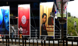 [포토] 불 밝힌 해운대 해변로 영화 거리