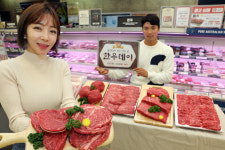 한우 파티 해볼까…고기 반값에 파는 대형마트, 갈 맛 나네