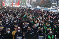 강경투쟁 합세한 한국노총 …파업조장법 국회압박 동참