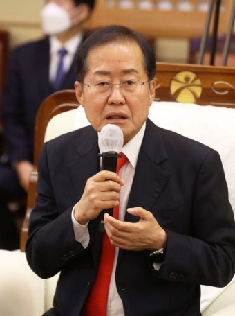 홍준표, 文 직격 “대통령일 땐 충견처럼 흔들던 檢…이젠 겁나나”