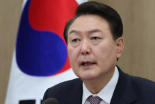 [속보] 尹 “인기영합 포퓰리즘, 건강보험 근간 해쳐” 文케어 직격