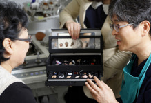 오래 쓴 보청기, 언제 바꾸는 게 좋을까?