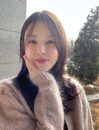 ‘재벌집 며느리’ 조수애 셀카에…박용만 두산 전 회장이 쓴 ‘7자 댓글’