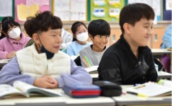 오늘부터 ‘노마스크’…“계속 쓰겠다” vs “답답한데 잘됐다”