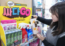 가성비 생활용품 모으니 매출 뛰었다...세븐일레븐 ‘싸다GO’