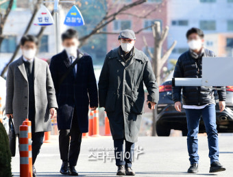 [MK포토앨범] 오영수, 강제추행 혐의 부인...법원 앞엔 미투 피켓
