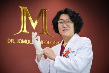 "비뇨의학과는 여성 환자도 환영한답니다"