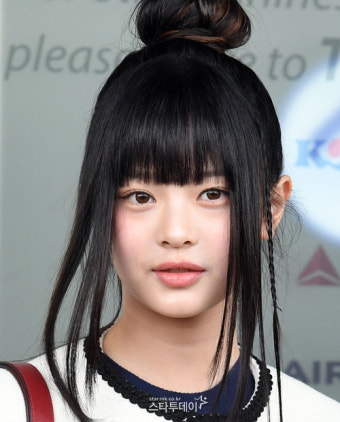 뉴진스 멤버 하니, 이탈리아 밀라노 패션쇼 참석 위해 출국, 기대되는 모습으로 관심 집중!
