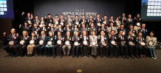 에스티블롬애드 | [포토] '2023 대한민국 최고의 경영대상'
