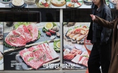 [단독]한우등심 1인분 평균 6만원 돌파...3년새 30% 올랐다