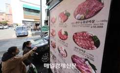 [단독]한우등심 1인분 평균 6만원 돌파...3년새 30% 올랐다