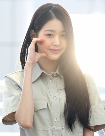 장원영 친언니 장다아, 킹콩 전속 계약…연예계 데뷔 초읽기