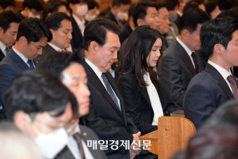 [포토] 부활절 연합예배 참석한 윤석열 대통령 내외