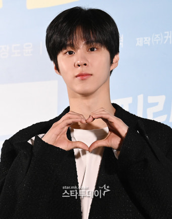[포토] 김우석, 손하트도 잘생김