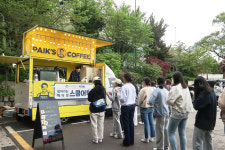 커피·디저트 400개 무료로 쐈다…‘찾아가는 빽다방’ 첫 시동