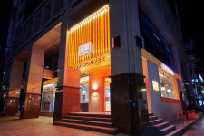 강남 이어 홍대 공략…bhc 슈퍼두퍼, 글로벌 2호점 오픈