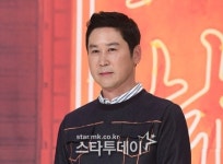 “‘동물농장’ MC가 AV 배우 인터뷰?”...신동엽 하차 요구 빗발