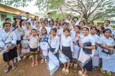 ‘당구퀸’ 스롱피아비의 모국 사랑…당구대회 열고 후원품 전달